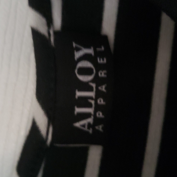 Comfortable black and white striped dress - Picture 2 of 2